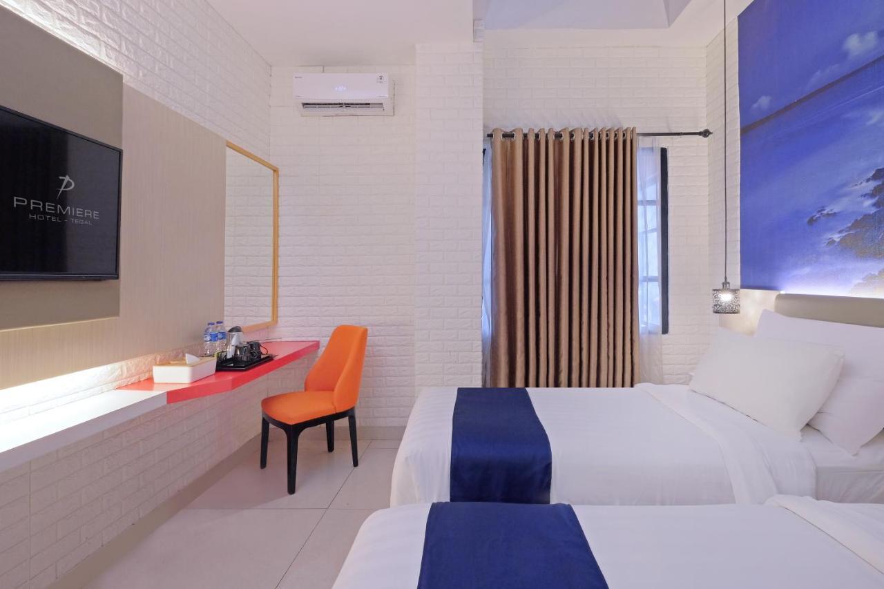 Premiere Hotel Tegal Exterior photo