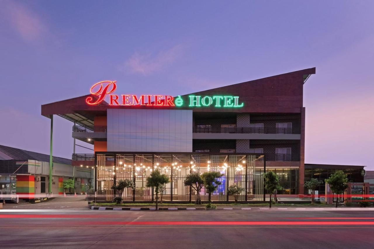 Premiere Hotel Tegal Exterior photo