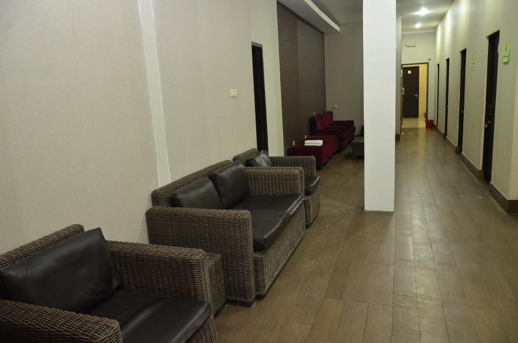 Premiere Hotel Tegal Exterior photo